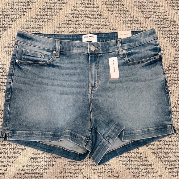 Lane Bryant Pants - Lane Bryant Signature Fit Midi Short